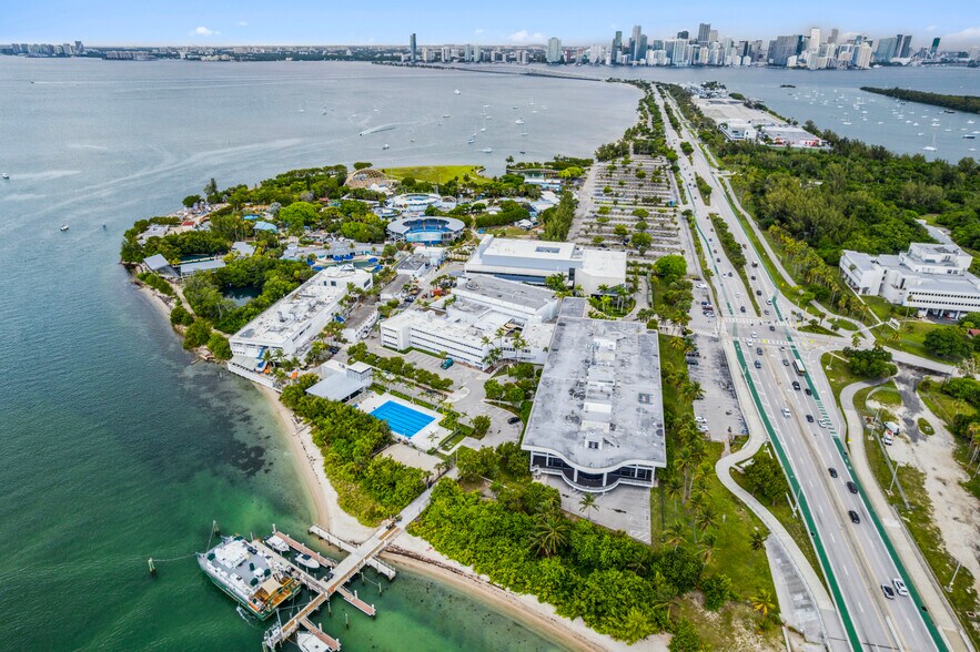 4400-4600 Rickenbacker Cswy, Miami, FL à vendre - Photo de l’immeuble – Image 2 sur 26