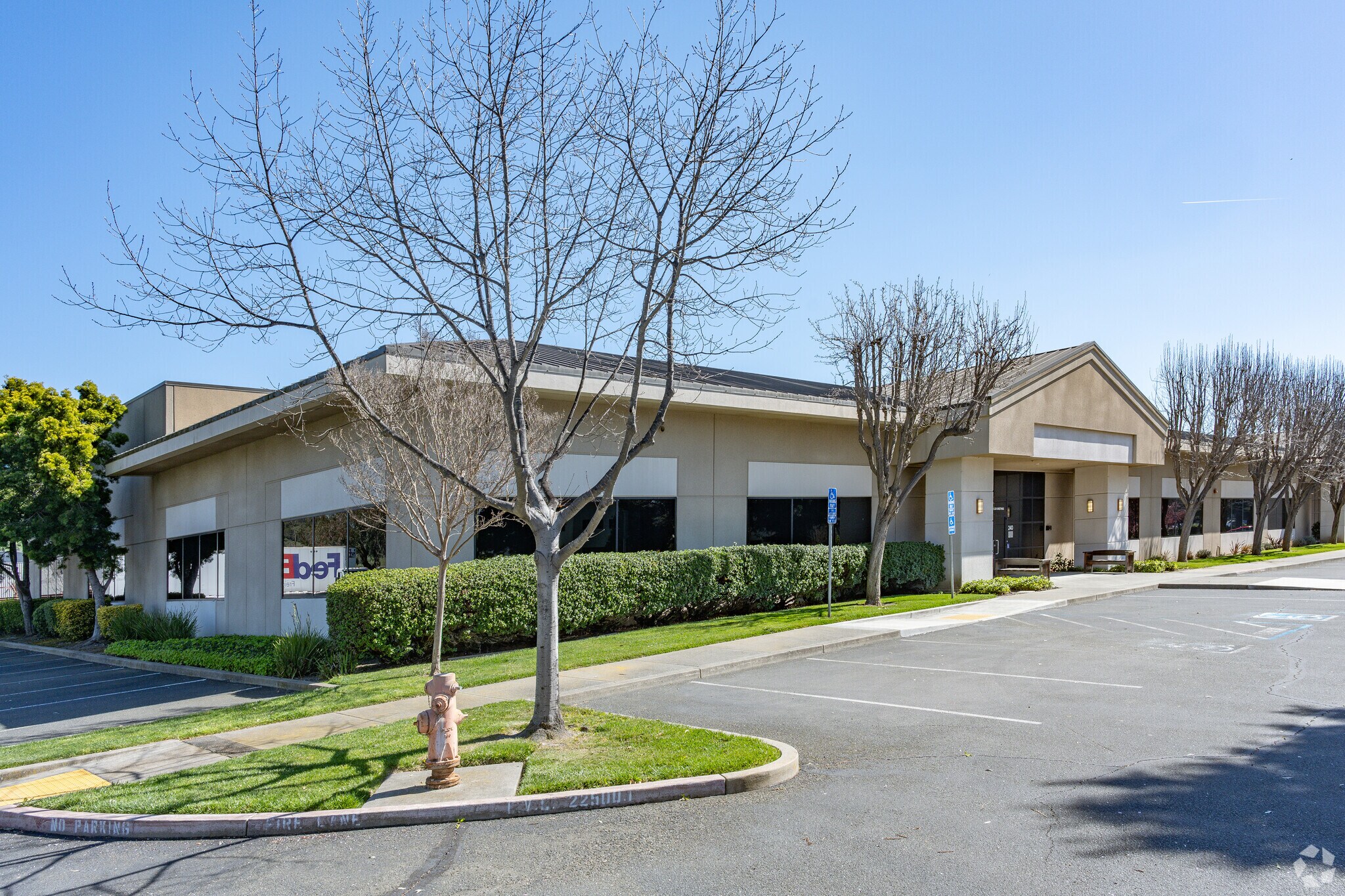 222-240 Gateway Rd W, Napa, CA à louer Photo principale– Image 1 sur 12