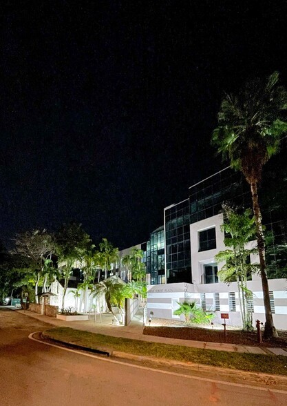 2937 SW 27th Ave, Coconut Grove, FL à louer - Photo de l’immeuble – Image 3 sur 4