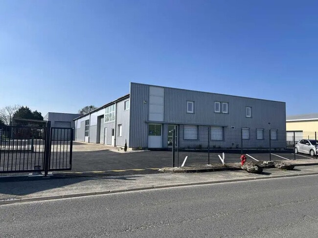 Plus de détails pour Rue Des Frères Lumière, Saint-Jean-de-Braye - Bureau, Local d'activités à louer