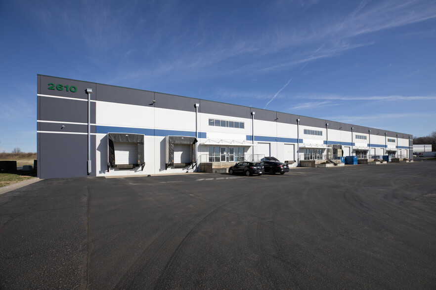 2610 NE Industrial Dr, North Kansas City, MO à louer - Photo de l’immeuble – Image 1 sur 3