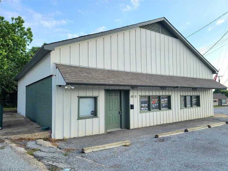 4531 S Texoma Pky, Denison, TX à louer - Photo principale – Image 1 sur 10