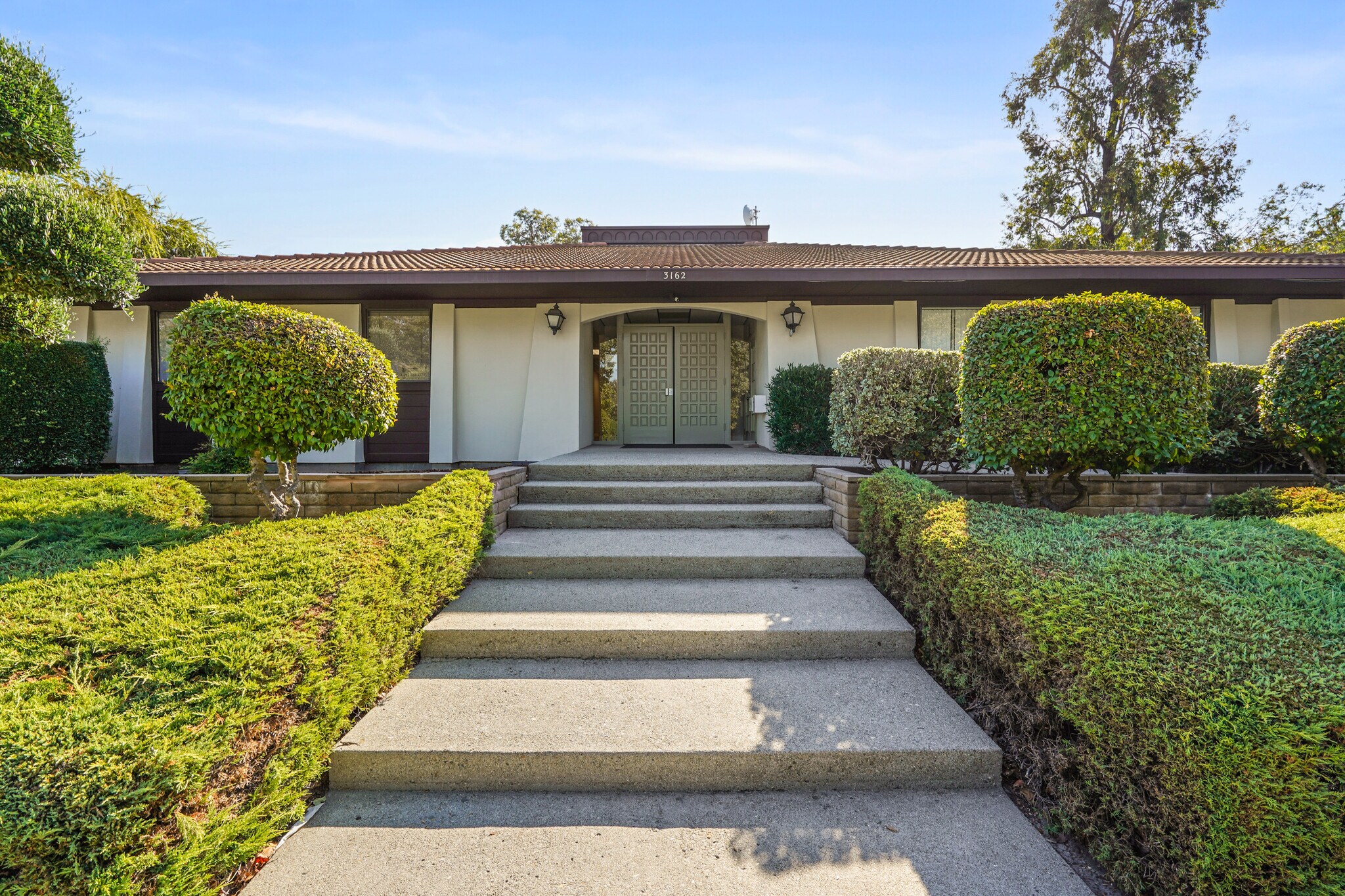 3162 Newberry Dr, San Jose, CA à louer Photo de l’immeuble– Image 1 sur 2