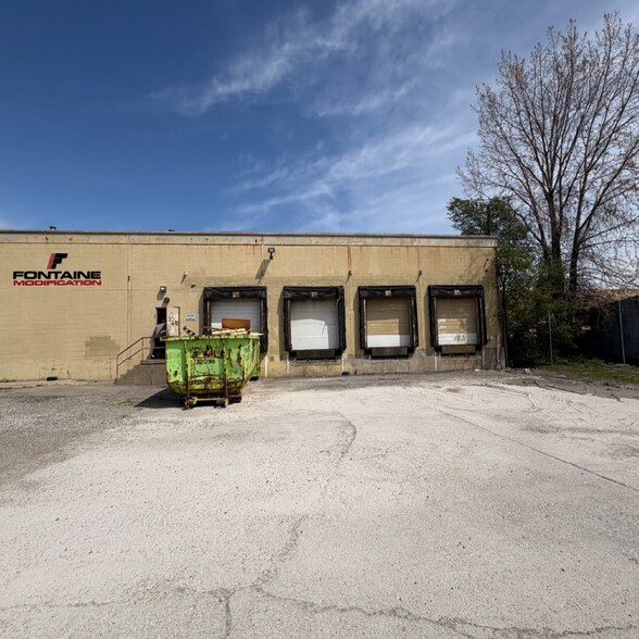 6500 E Davison St E, Hamtramck, MI à louer - Photo de l’immeuble – Image 2 sur 9