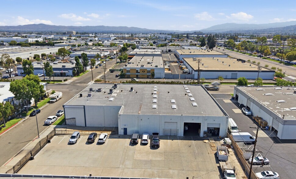1121 N Red Gum St, Anaheim, CA à louer - Photo de l’immeuble – Image 3 sur 8