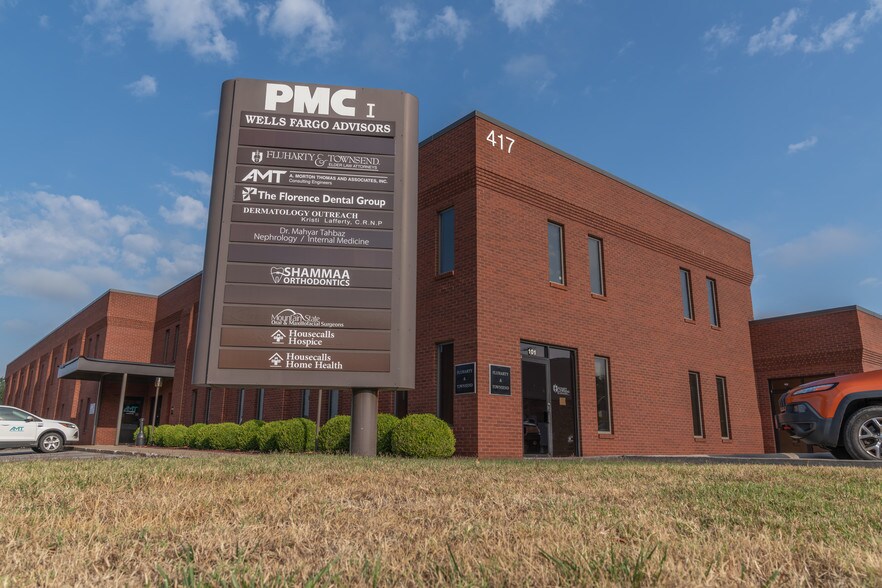 417 Grand Park Dr, Parkersburg, WV à louer - Photo de l’immeuble – Image 2 sur 4