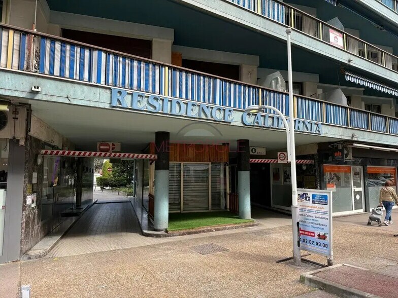 Local commercial dans Cagnes-sur-Mer à louer - Photo de l’immeuble – Image 1 sur 10