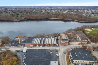 727 School St, Pawtucket, RI à louer Photo intérieure– Image 2 sur 29