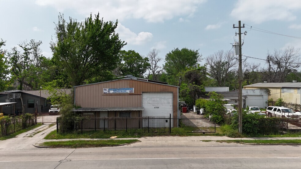 8709 Irvington Blvd, Houston, TX à vendre - Photo de l’immeuble – Image 3 sur 34