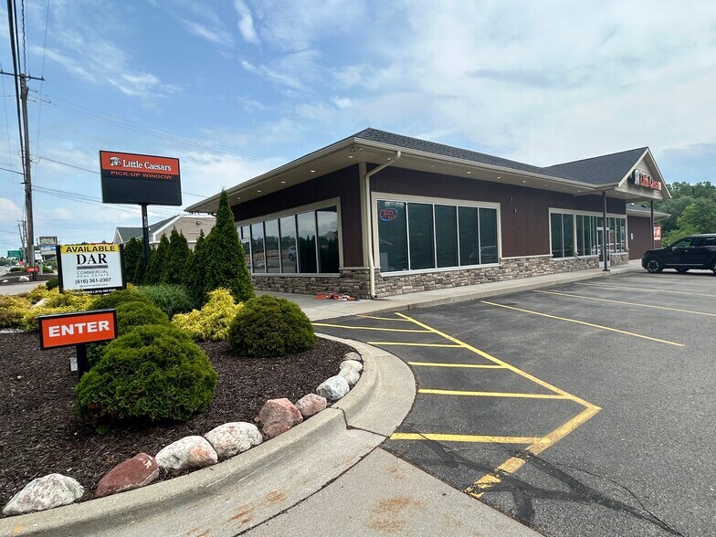 380 E Division St NE, Rockford, MI à vendre - Photo de l’immeuble – Image 1 sur 7
