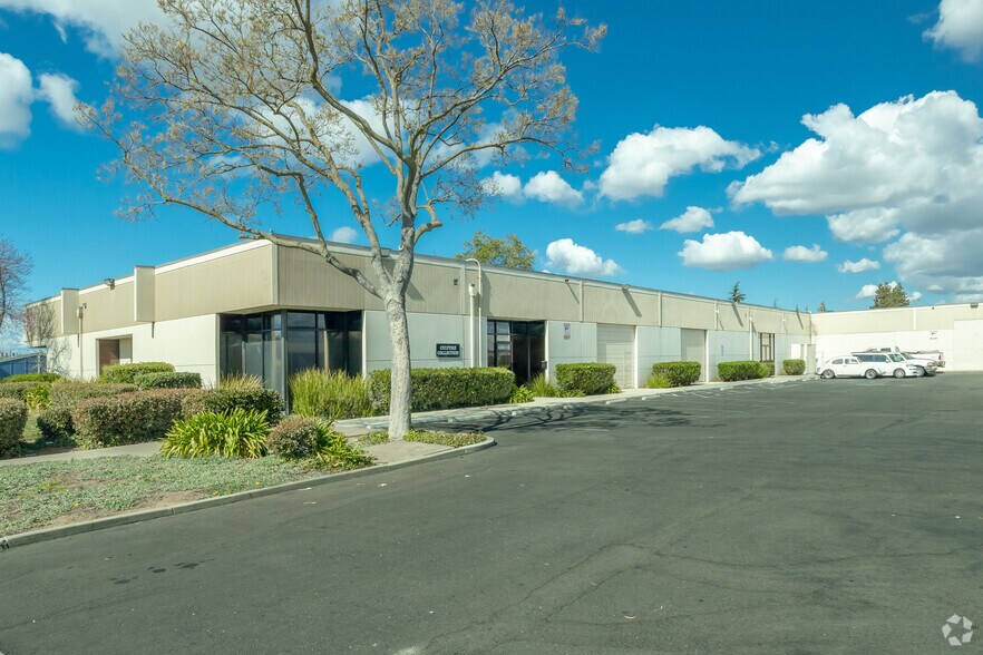 6965 Luther Dr, Sacramento, CA à louer - Photo de l’immeuble – Image 2 sur 3