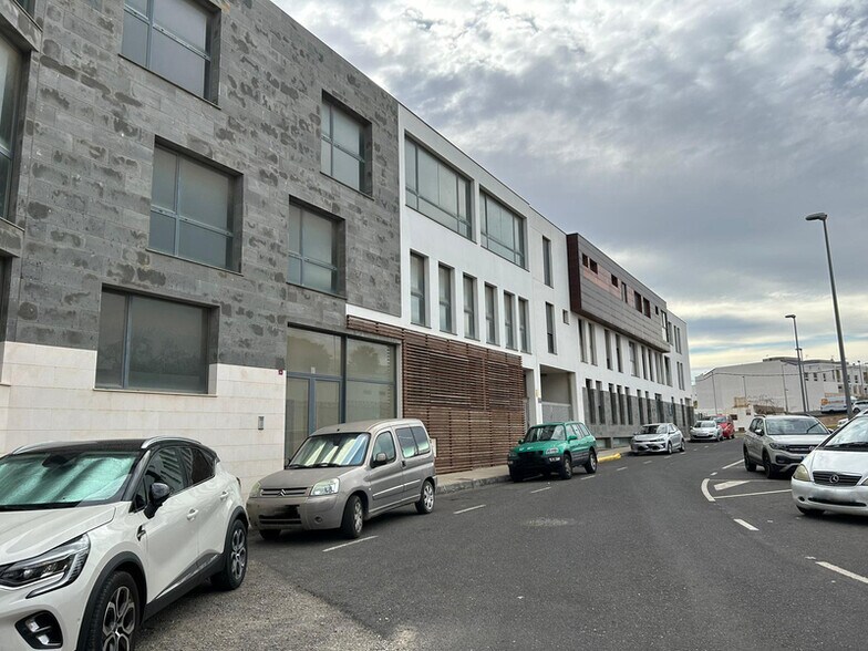 Calle de la República de Ecuador, Puerto del Rosario, Las Palmas à vendre - Photo de l’immeuble – Image 3 sur 6