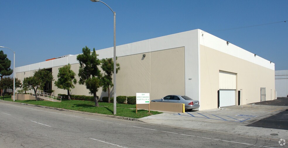 841 E Artesia Blvd, Carson, CA à vendre - Photo de l’immeuble – Image 3 sur 6