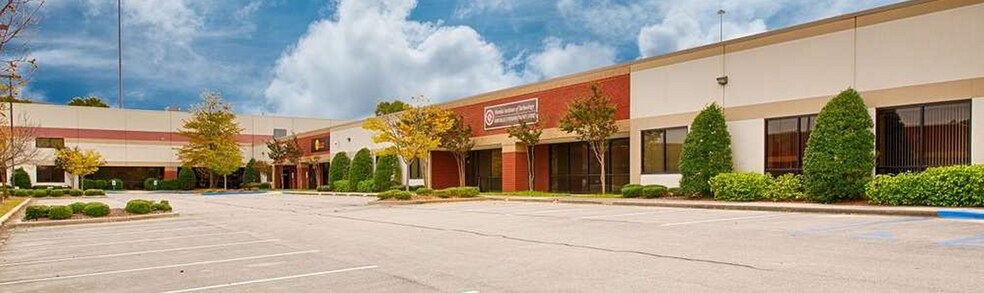 6767 Old Madison Pike, Huntsville, AL à louer - Photo de l’immeuble – Image 2 sur 7
