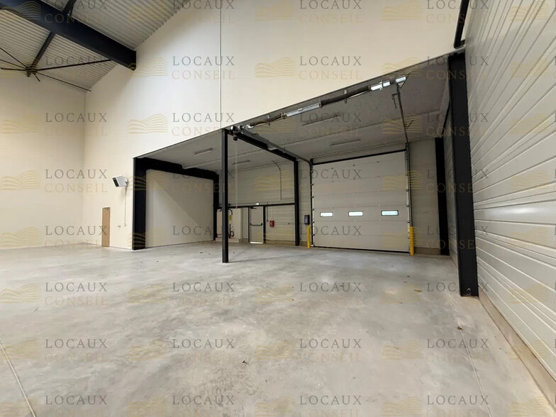 23 Rue Des Beaux Soleils, Osny à louer - Photo de l’immeuble – Image 2 sur 5