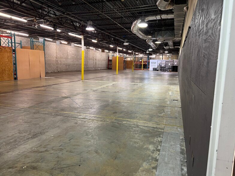 2720 N Mall Dr, Virginia Beach, VA à louer - Photo de l’immeuble – Image 2 sur 7