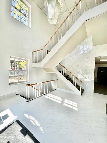 369 Ashford Ave, Dobbs Ferry, NY à louer - Hall d’entrée – Image 3 sur 9
