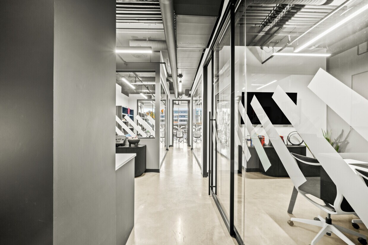 63 6 Th Av W, Vancouver, BC V5Y 1K2 - Lot 315 -  - Photo intérieure - Image 1 of 21