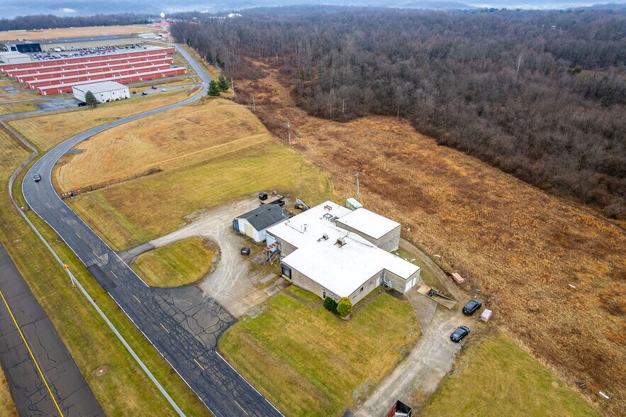 2050 Sportys Dr, Batavia, OH à vendre - Photo de l’immeuble – Image 3 sur 24