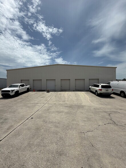 Ark Plaza portefeuille de 2 biens à vendre sur LoopNet.fr - Photo de l’immeuble – Image 3 sur 8