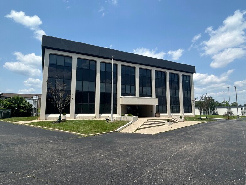 415 Glensprings Dr, Springdale, OH à louer - Photo de l’immeuble – Image 2 sur 5
