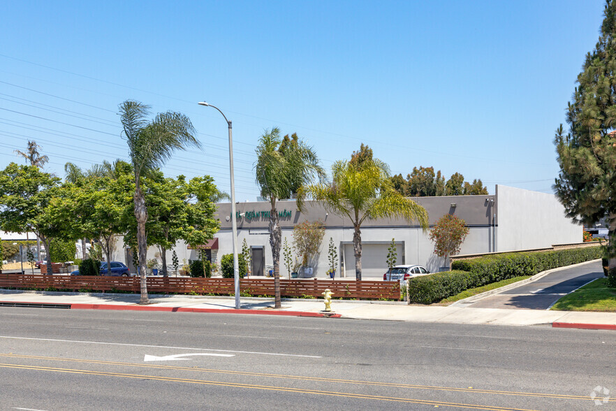 8351 Katella Ave, Stanton, CA à vendre - Photo de l’immeuble – Image 3 sur 24