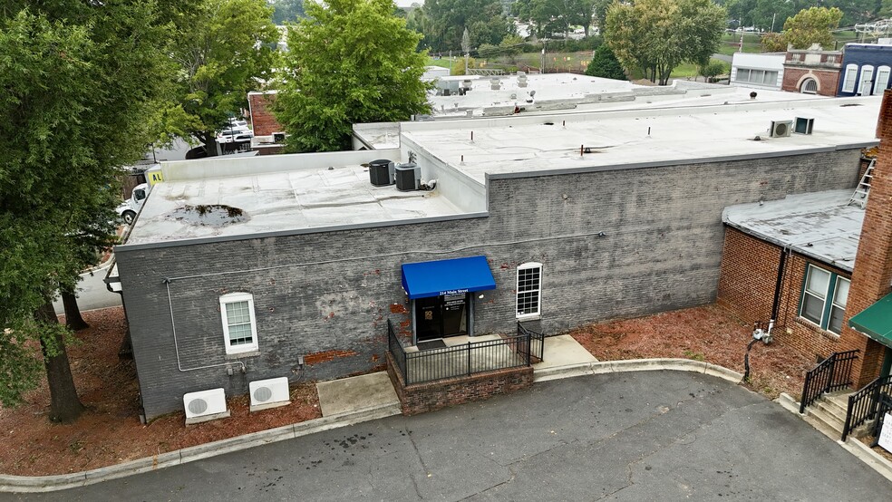 214 Main St, Fort Mill, SC à louer - Photo de l’immeuble – Image 2 sur 10