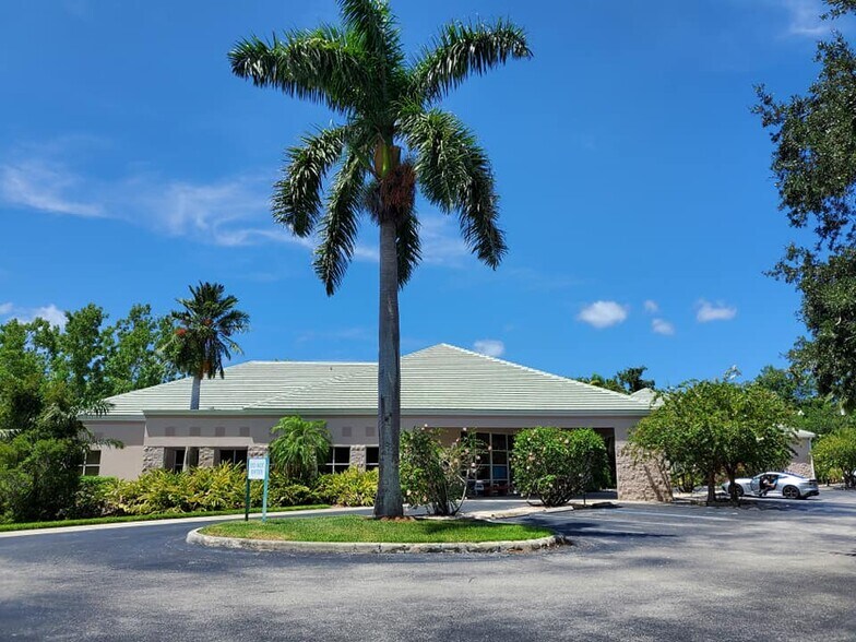 5601 21st Ave W, Bradenton, FL à louer - Photo de l’immeuble – Image 2 sur 27
