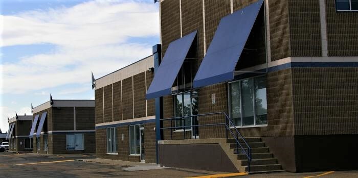 25 Chisholm Ave, St. Albert, AB à louer - Photo de l’immeuble – Image 2 sur 4
