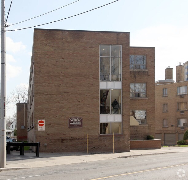 2275 Weston Rd, Toronto, ON à vendre - Photo principale – Image 1 sur 2