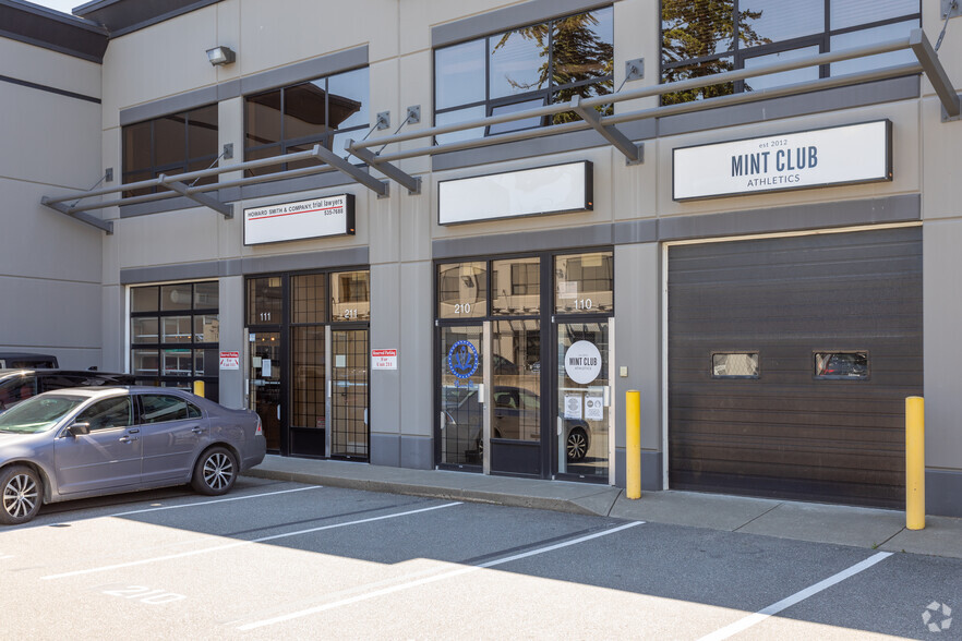 15292 Croydon Dr, Surrey, BC à louer - Photo de l’immeuble – Image 2 sur 8
