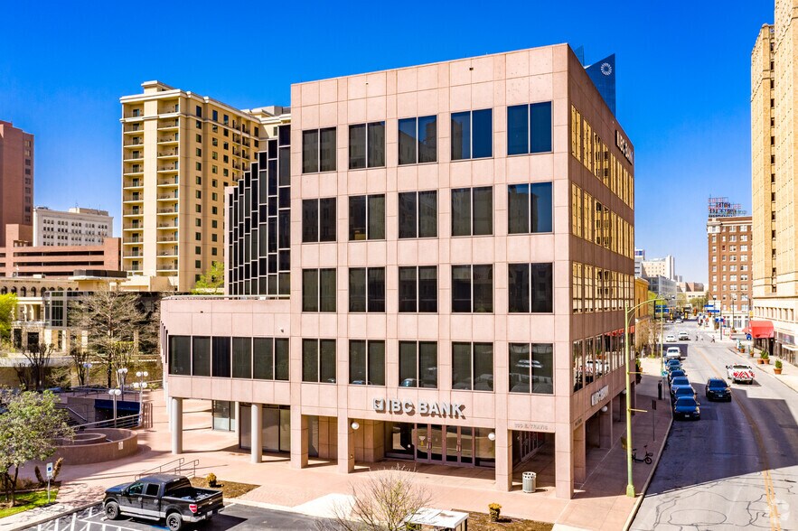 130 E Travis St, San Antonio, TX à louer - Photo principale – Image 1 sur 4