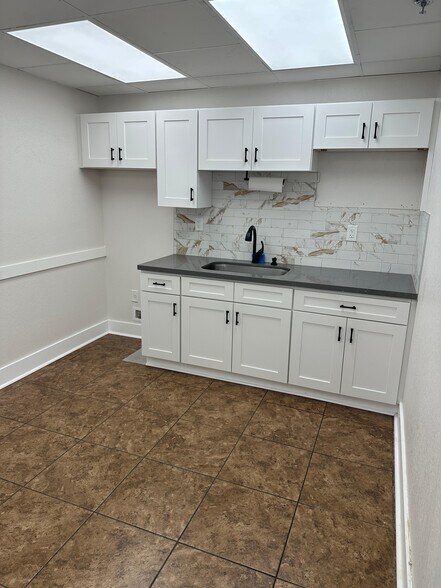 1157-1161 NW 159th Dr, Miami, FL à louer - Photo de l’immeuble – Image 2 sur 15