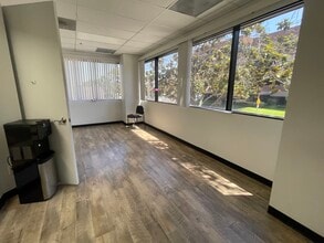 901 W Civic Center Dr, Santa Ana, CA à louer Photo intérieure– Image 2 sur 17