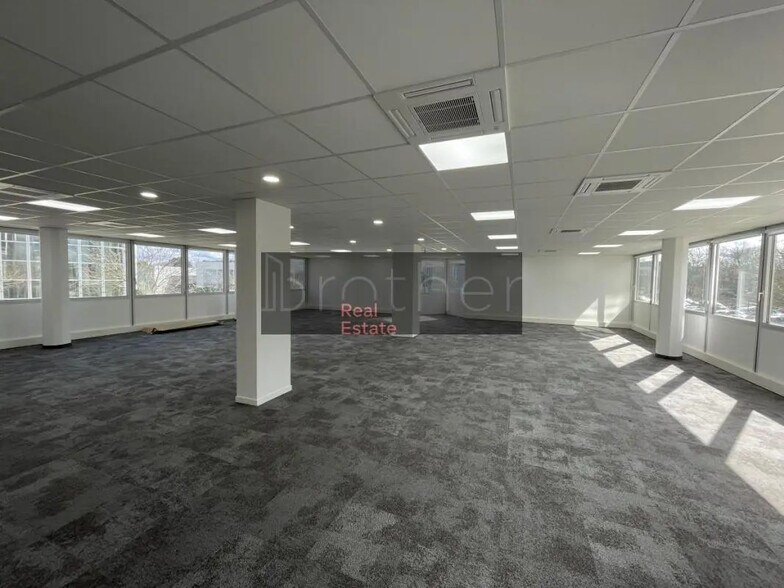Bureau dans Pessac à louer - Photo de l’immeuble – Image 1 sur 7