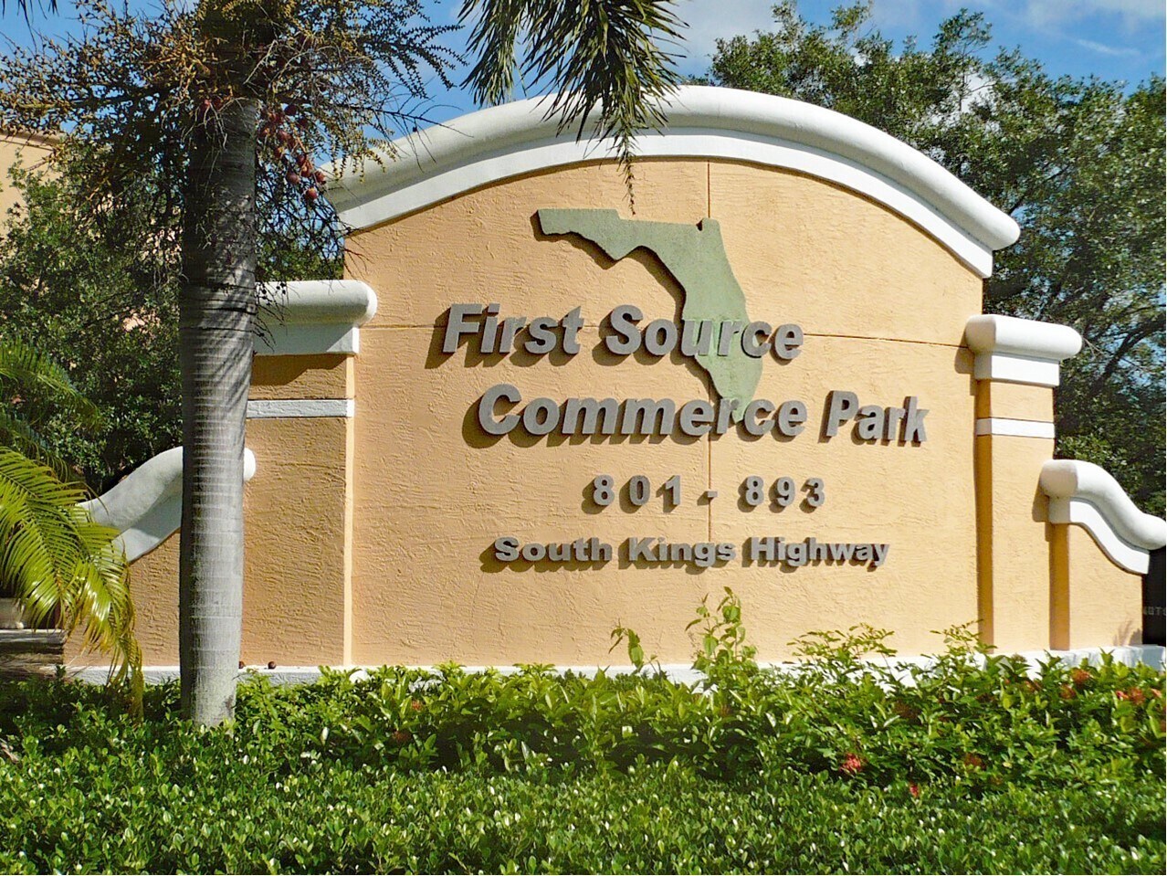 801-821 S Kings Hwy, Fort Pierce, FL à louer Photo principale– Image 1 sur 5
