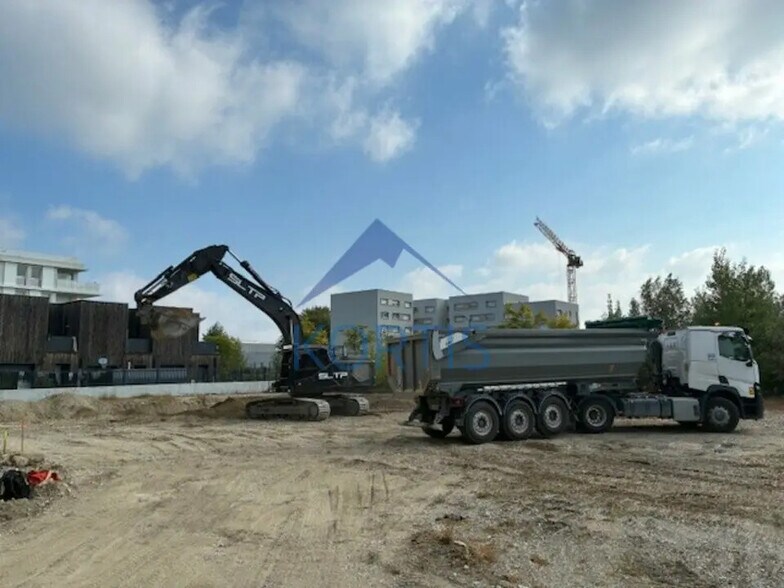 Local commercial dans Vaulx-en-Velin à louer - Photo de l’immeuble – Image 2 sur 7