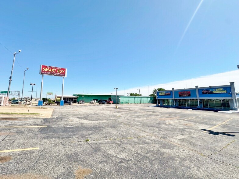 6910 N Broadway Ext, Oklahoma City, OK à louer - Photo de l’immeuble – Image 2 sur 4