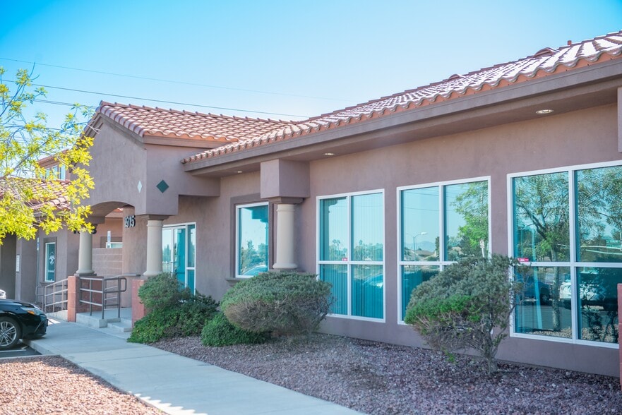 1913 N Green Valley Pky, Henderson, NV à louer - Photo de l’immeuble – Image 2 sur 6