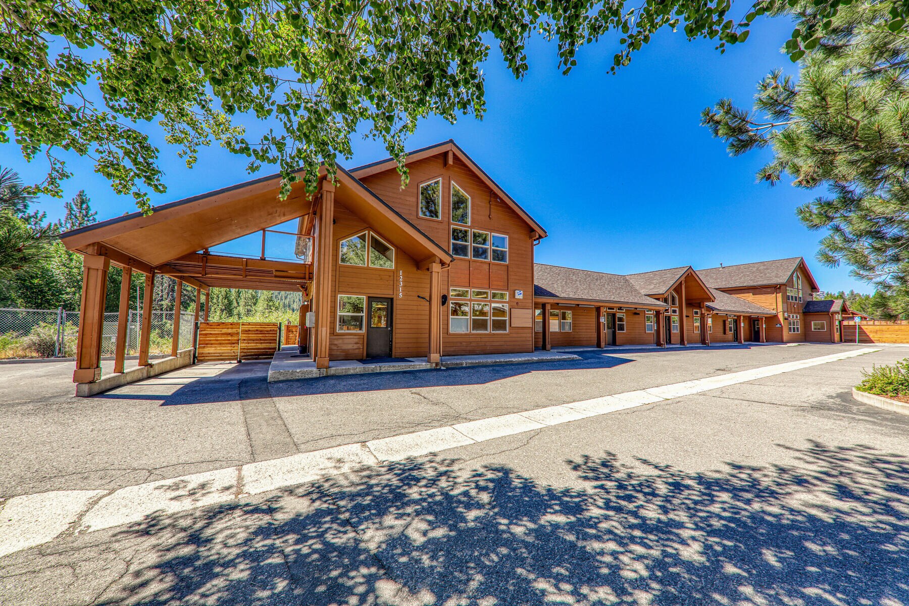12315 Deerfield Dr, Truckee, CA à vendre Photo de l’immeuble– Image 1 sur 56