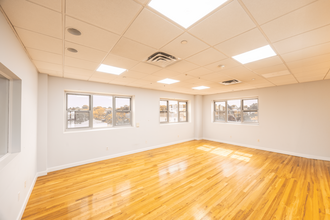 58-46 59th St, Maspeth, NY à louer Photo intérieure– Image 2 sur 8