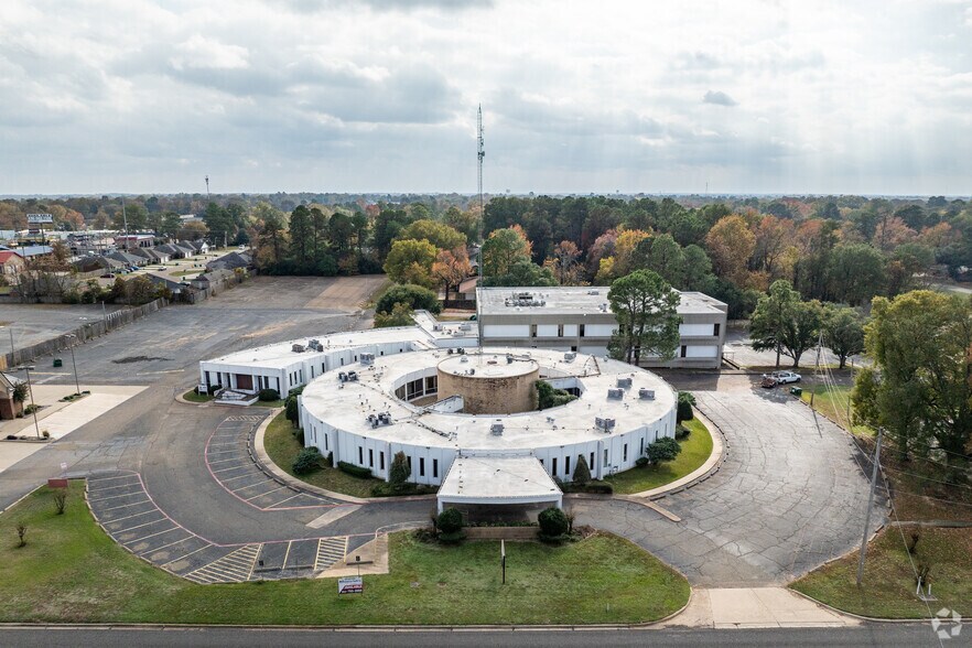 Premiere Corp. Campus | Bowie County, TX portefeuille de 2 biens à vendre sur LoopNet.fr - Aérien – Image 1 sur 48