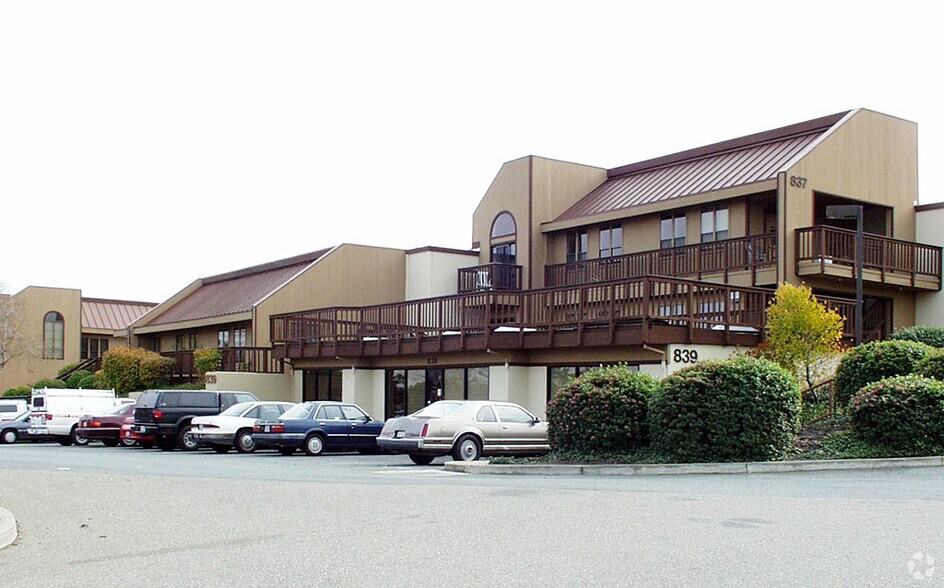 837 Arnold Dr, Martinez, CA à louer - Autre – Image 2 sur 11