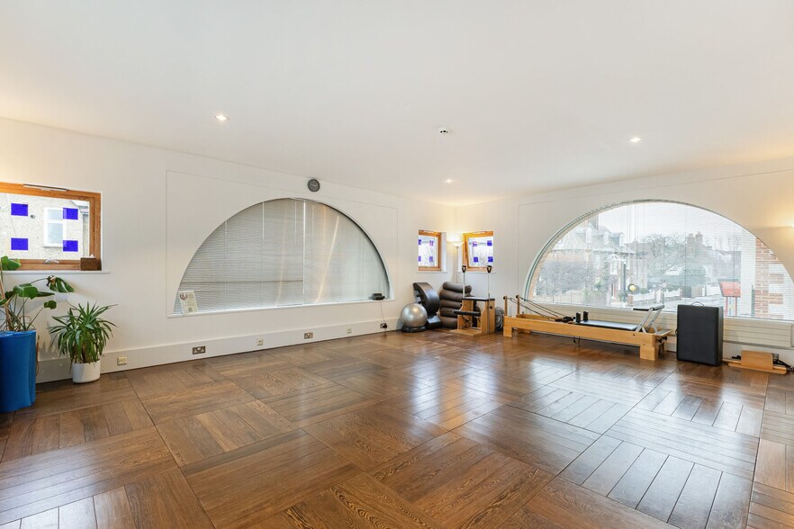87 Ridgway, Londres à vendre - Photo de l’immeuble – Image 2 sur 4