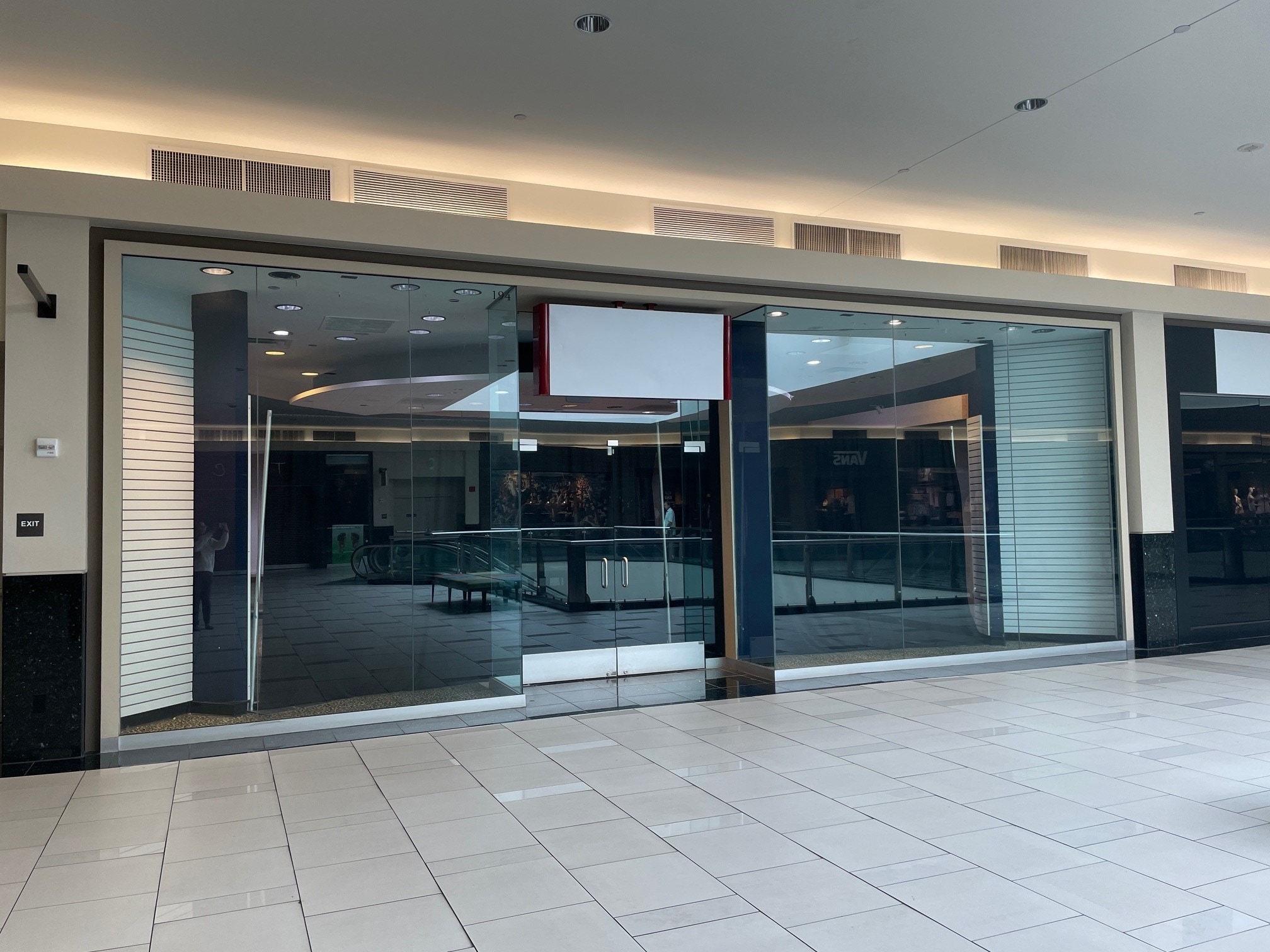 9301 Tampa Ave, Northridge, CA à louer Photo intérieure– Image 1 sur 1