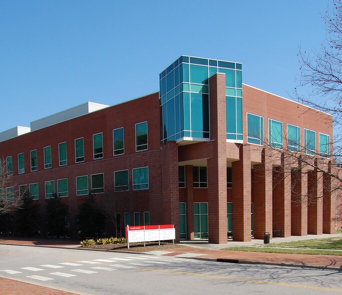 1017 Main Campus Dr, Raleigh, NC à louer - Photo de l’immeuble – Image 3 sur 7