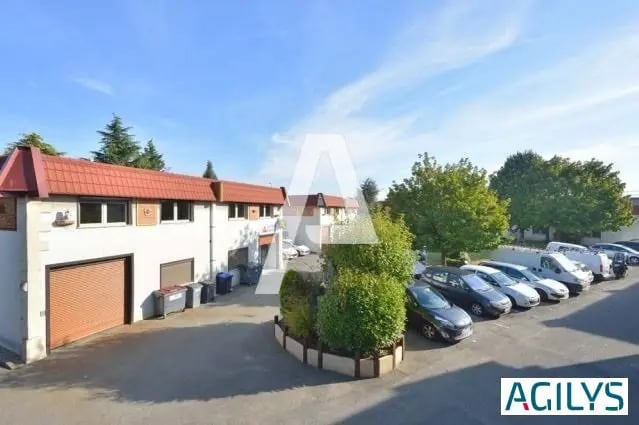 Local d’activités dans Massy à louer Photo de l’immeuble– Image 1 sur 11