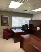 3325 NW 70th Ave, Miami, FL à louer Photo intérieure– Image 1 sur 9