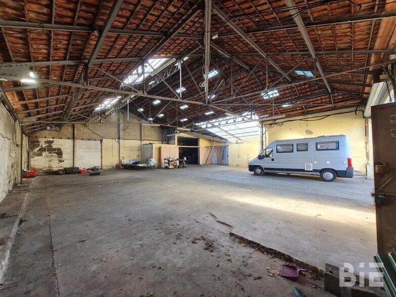 Local d'activités dans VILLENAVE-D'ORNON à vendre - Photo de l’immeuble – Image 3 sur 4