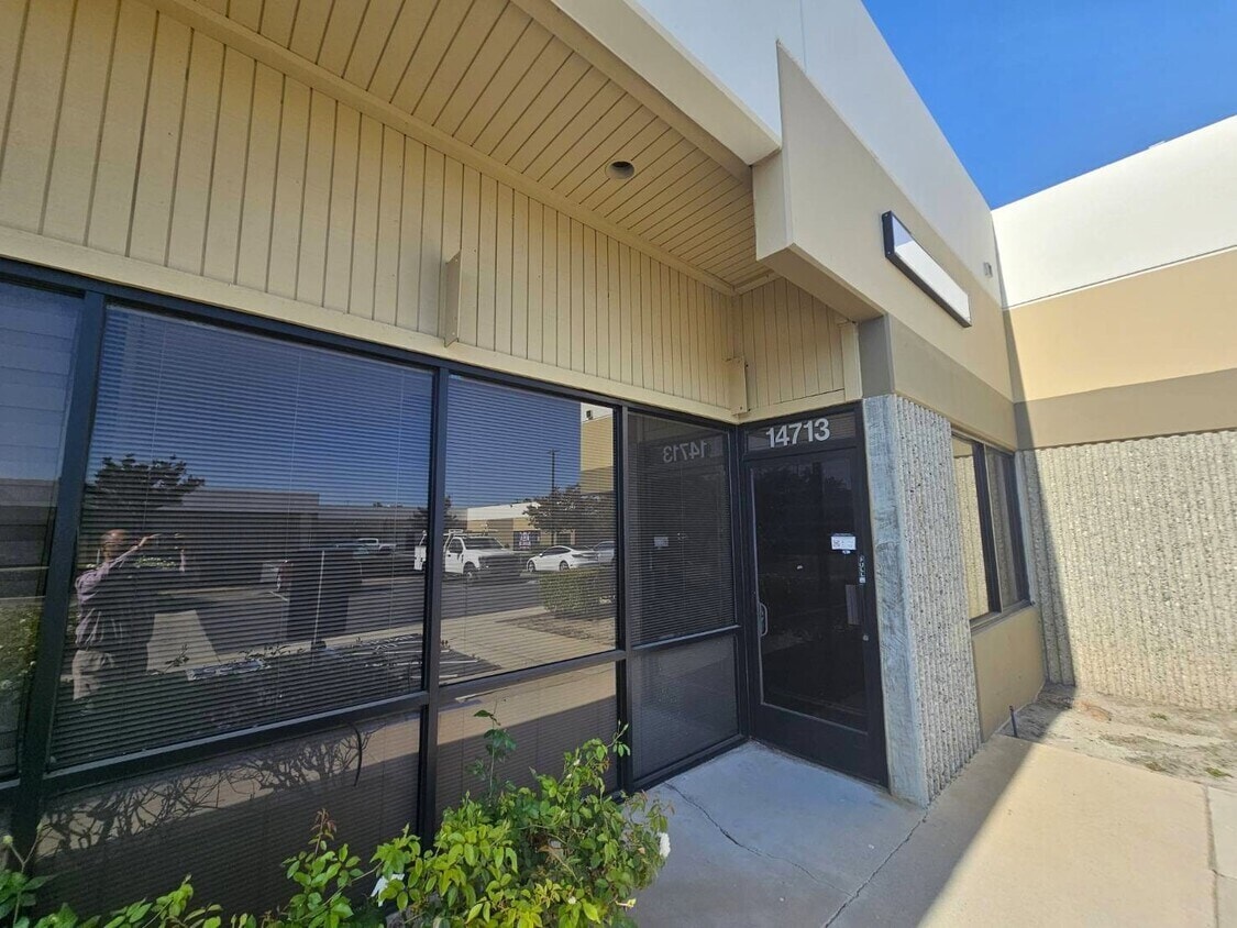 14775-14799 Carmenita Rd, Norwalk, CA à louer Photo intérieure– Image 1 sur 5